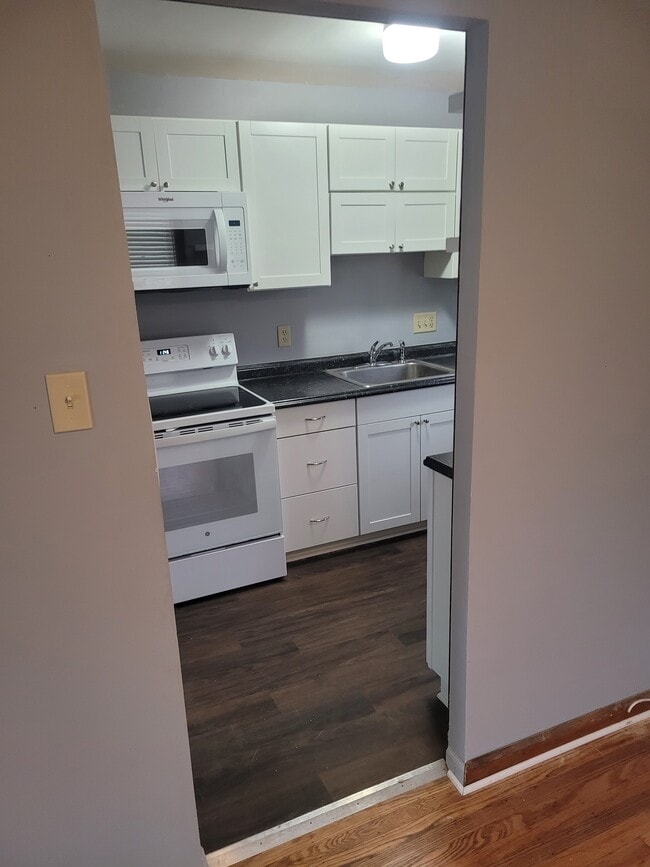 Building Photo - 1659 N Tibbs Ave