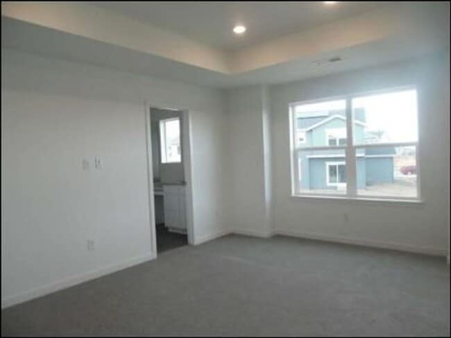 Building Photo - Beautiful Home in Frederick with Solar Panels!