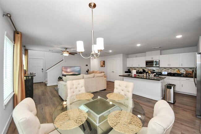 Building Photo - 7014 Cedar Breeze Ct