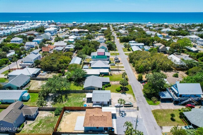 Building Photo - 306 Petrel St