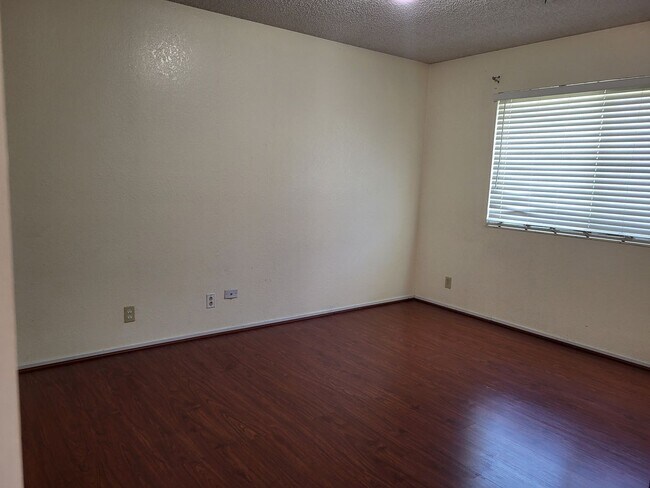 Building Photo - 125 Serpentine Dr