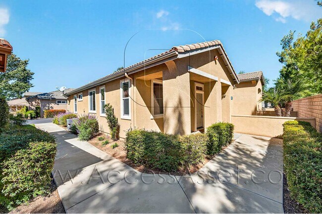 Building Photo - 55+ Age Community – Charming 2 Bed / 2 Bat...