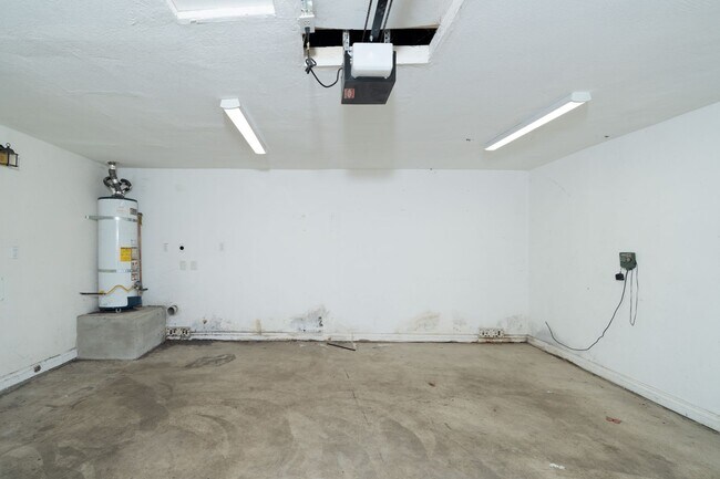 Building Photo - Beautiful & Spacious Home in Rowland Heights
