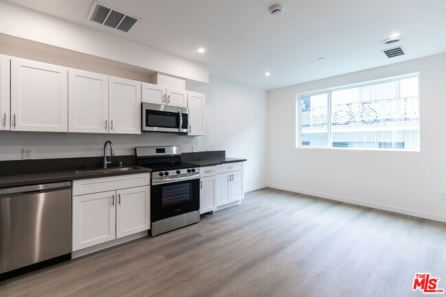 Building Photo - 1227 N Berendo St