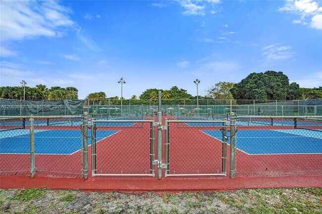 Building Photo - 3001 Portofino Isle