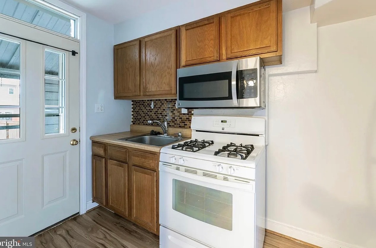 Kitchen & Rear Door - 104 Lynhaven Dr