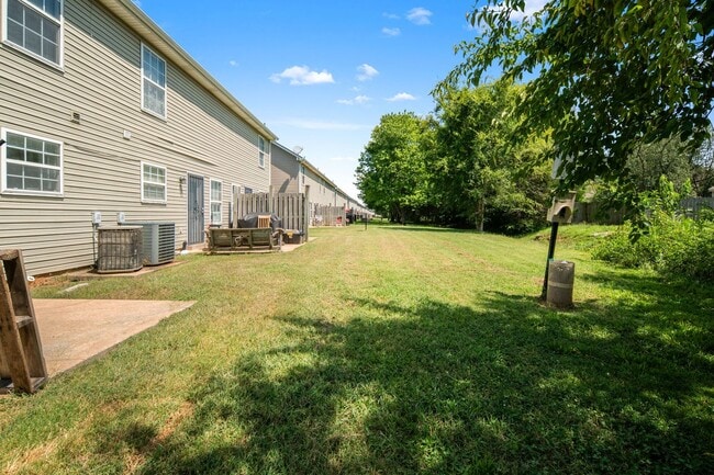 Building Photo - 2320 Willowbrook Dr