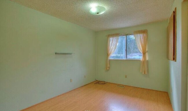Building Photo - 19006 9th Ave Ct E