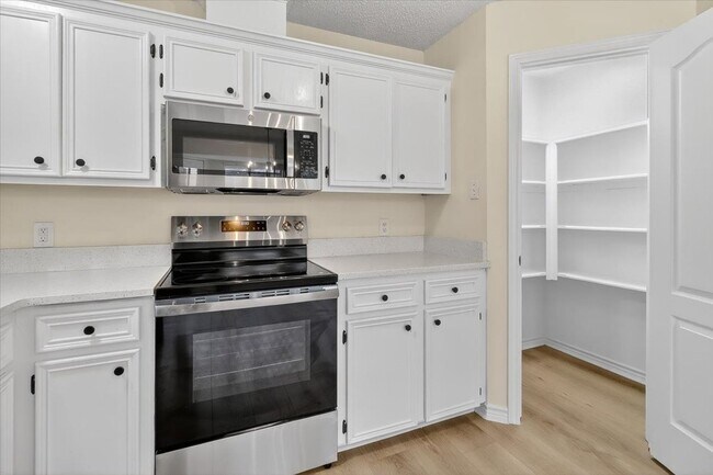 Building Photo - 4453 Lake George Dr