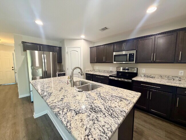 Building Photo - Heritage New Riverside Three Bedroom Home w. Fenced in Yard!