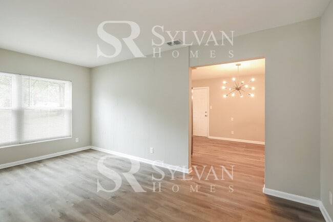 Building Photo - Feel welcome in this well-maintained 4BR 2...