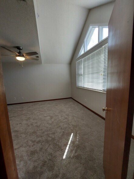 Building Photo - 1335 Windamere Rd