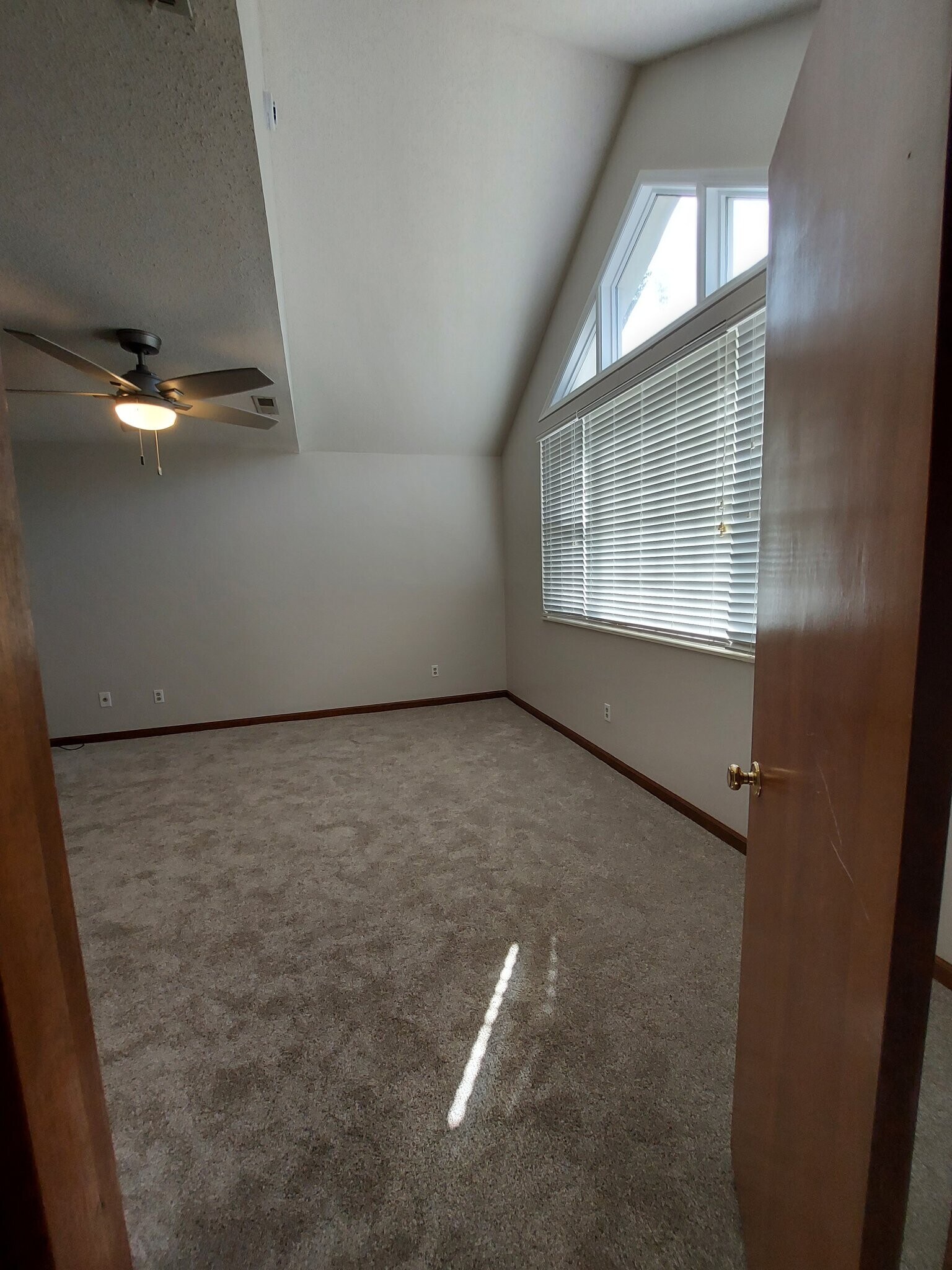 Building Photo - 1335 Windamere Rd