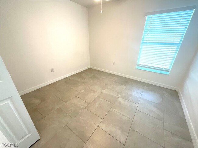 Building Photo - 3905 Treasure Oak Wy