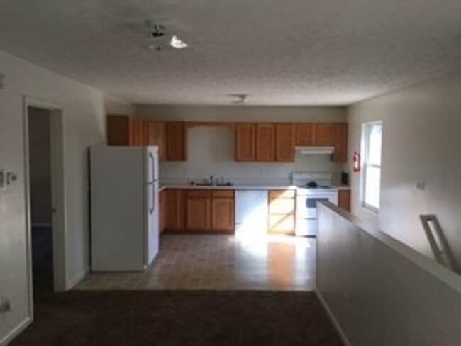 Building Photo - 1201 N Woodburn Ave