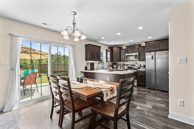 Building Photo - 520 Black Pearl Cir