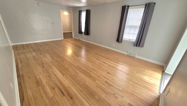 Building Photo - 304.2