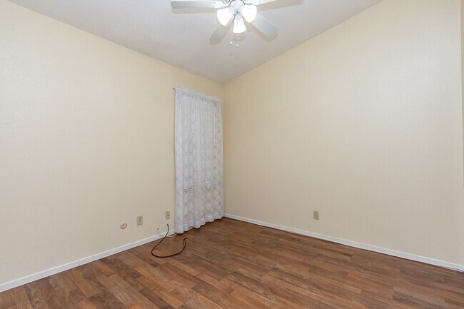 Building Photo - Beautiful Spacious Country Living Home!