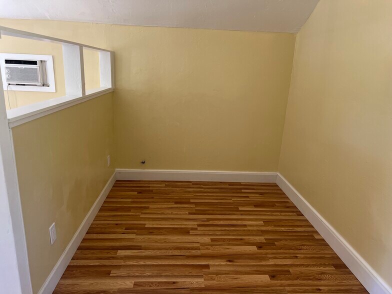 Building Photo - 1310 Los Robles Blvd