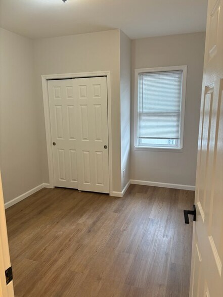 Building Photo - 46 Outwater Ln