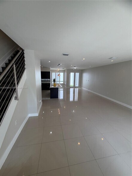Building Photo - 6440 NW 103rd Psge