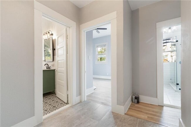 Building Photo - 14 BEDROOM 7 BATH HOUSE