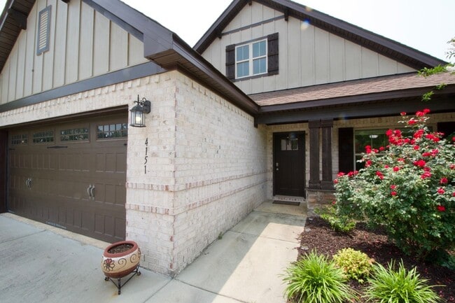Building Photo - Immaculate 3BR/2BA Home in The Estates – P...