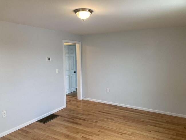 Building Photo - 155 Farm Ln