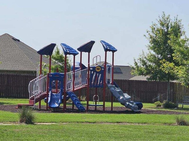 Building Photo - Redstone Commons 4bed/2bath Available Now!
