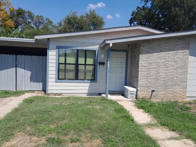 Building Photo - 1815 Viewridge Dr