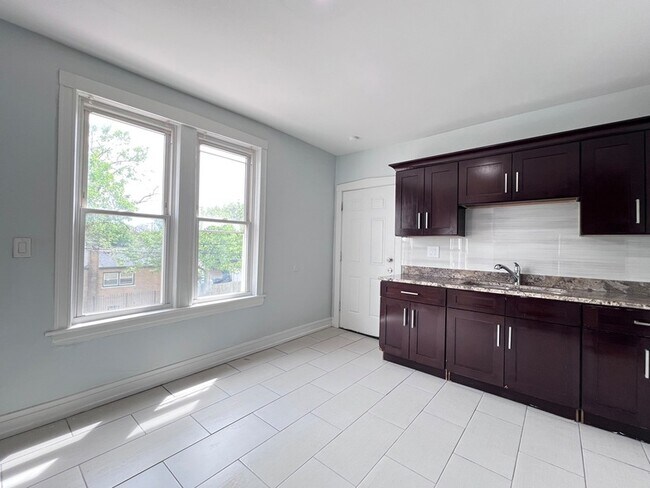Building Photo - 8856 S Lowe Ave
