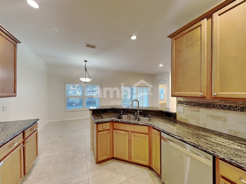 Building Photo - 879 Moonluster Dr