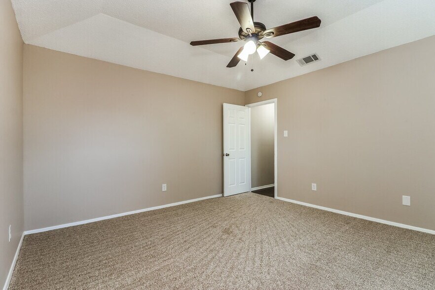 Building Photo - 8540 Whitney Dr