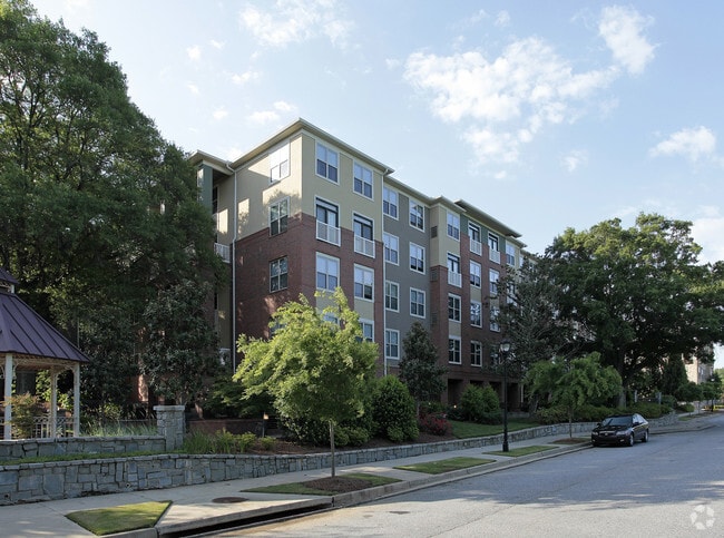 Building Photo - Columbia Heritage