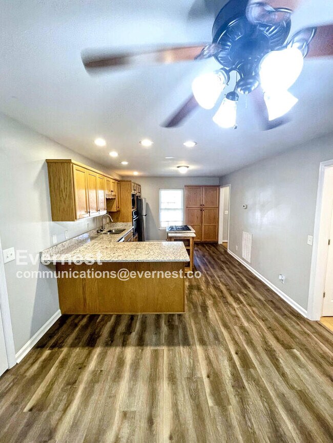 Building Photo - 4021 Creekside Dr