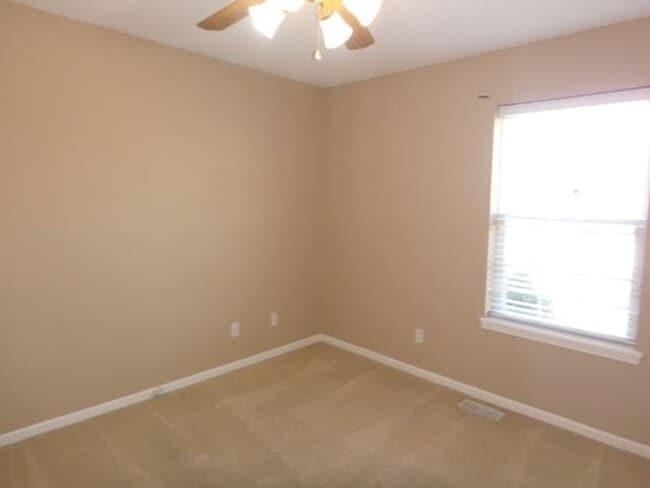 Building Photo - Awesome 4 Bed 3 Bath House In SW Columbia!
