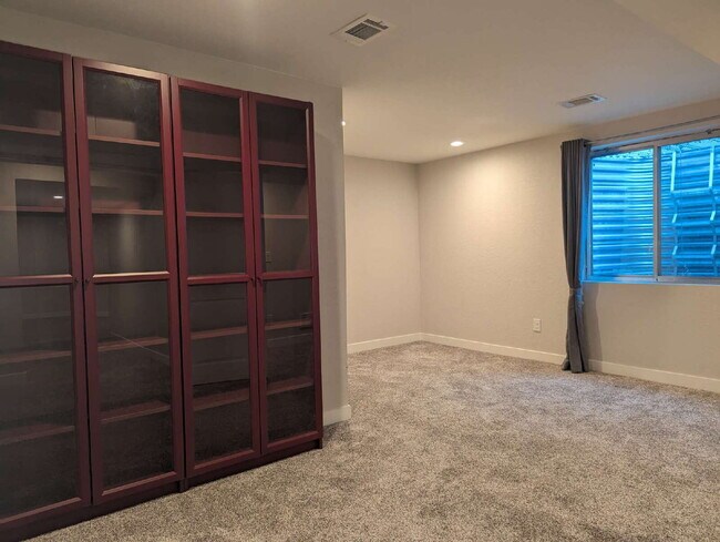 Building Photo - Desirable 3bdrm/3 bath in NW Longmont!