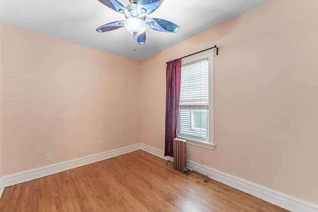 Building Photo - 1327 S Harvey Ave