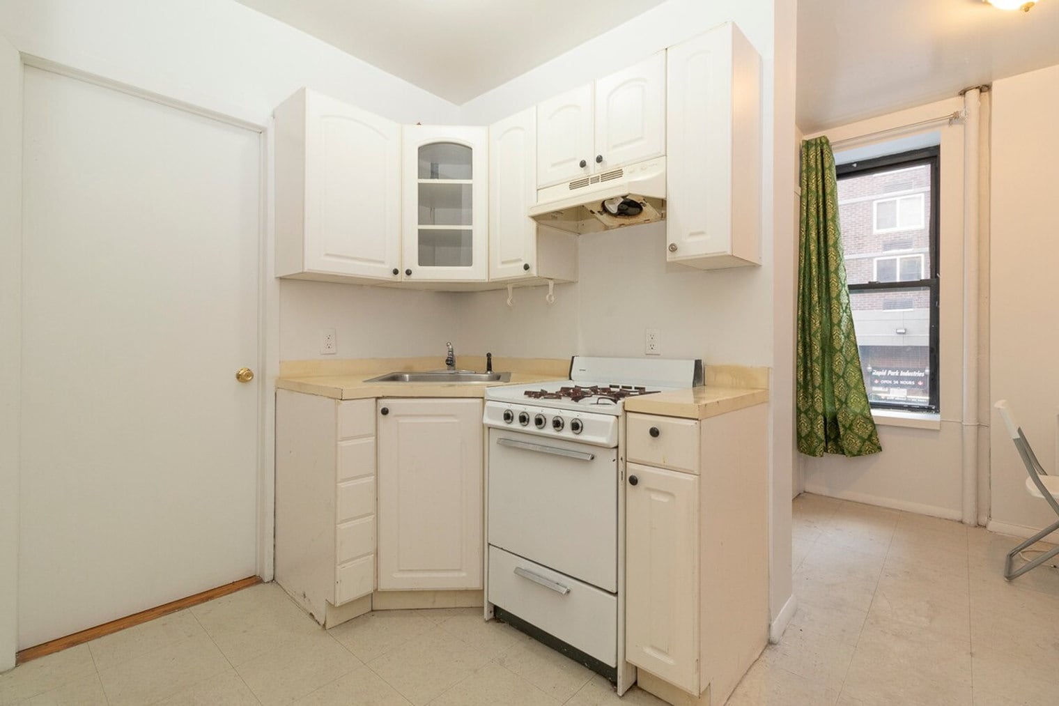 Building Photo - 327 E 92nd St