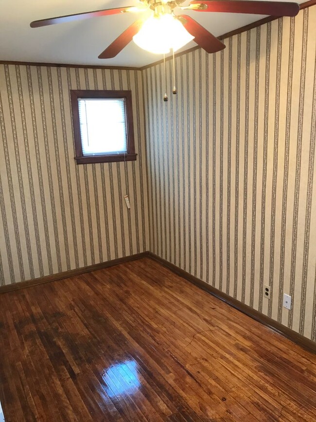 Building Photo - 7 bedroom House near Hamline