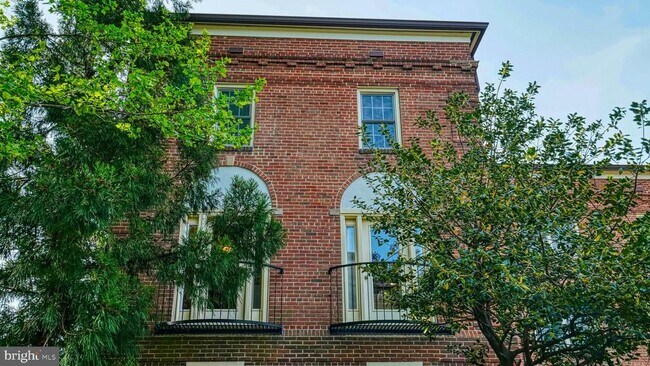 Building Photo - 1107 N Pitt St