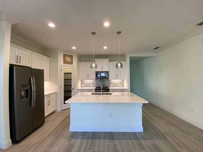 Building Photo - 16966 Rosedown Glen