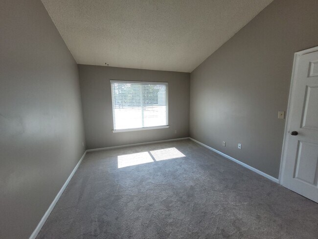 Building Photo - BROOKSIDE