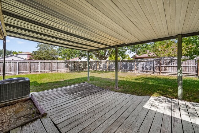 Building Photo - 7407 Alegria Dr