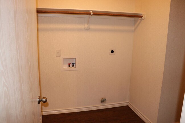 Building Photo - 4600 Waterproof Dr