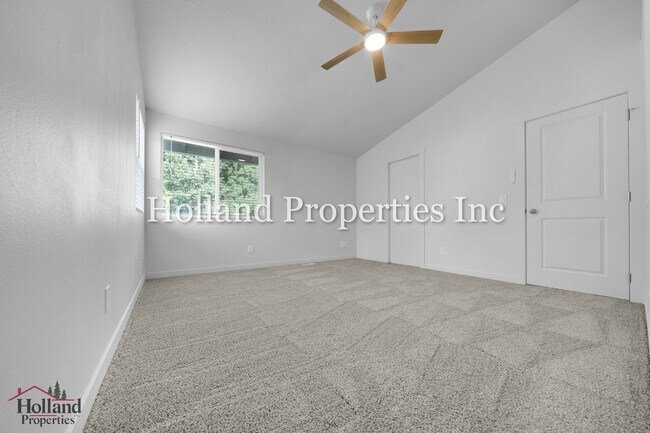 Building Photo - 9055 SW Sagert St