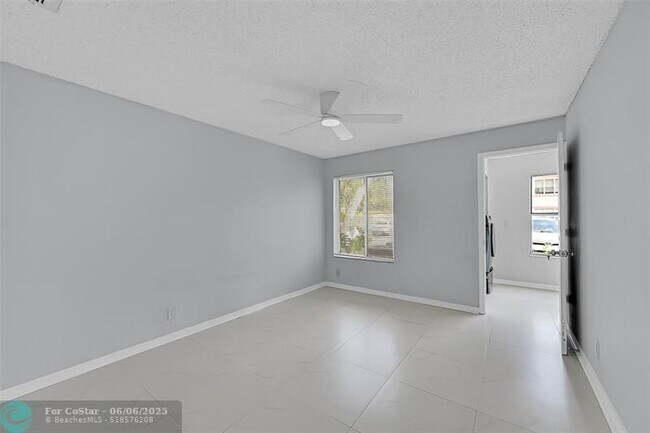 Building Photo - 3350 Pinewalk Dr N
