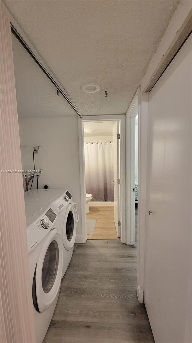 Building Photo - 6562 Boca Del Mar Dr