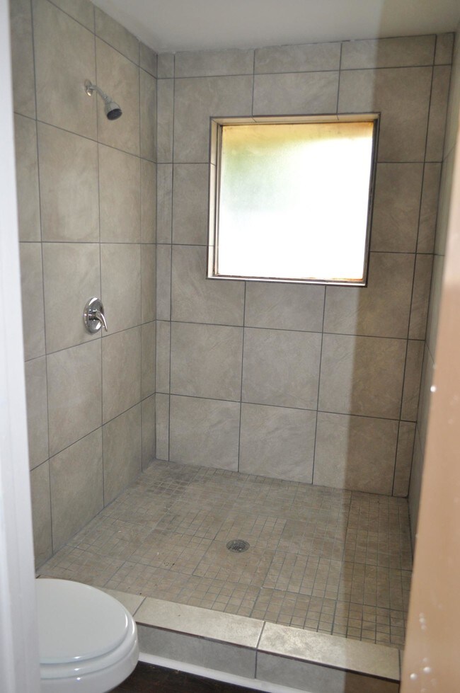 Large Master Walk In Shower - 12418 Riva Ridge Ln