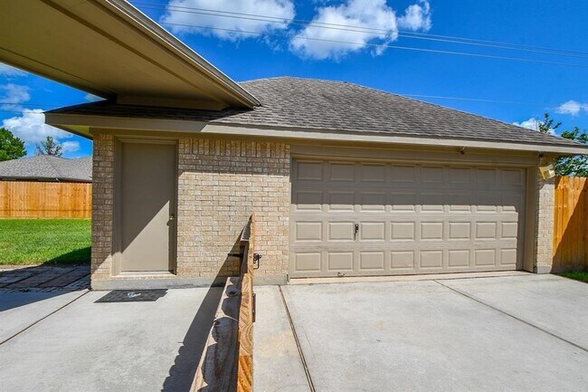 Building Photo - 10018 Park Meadow Dr